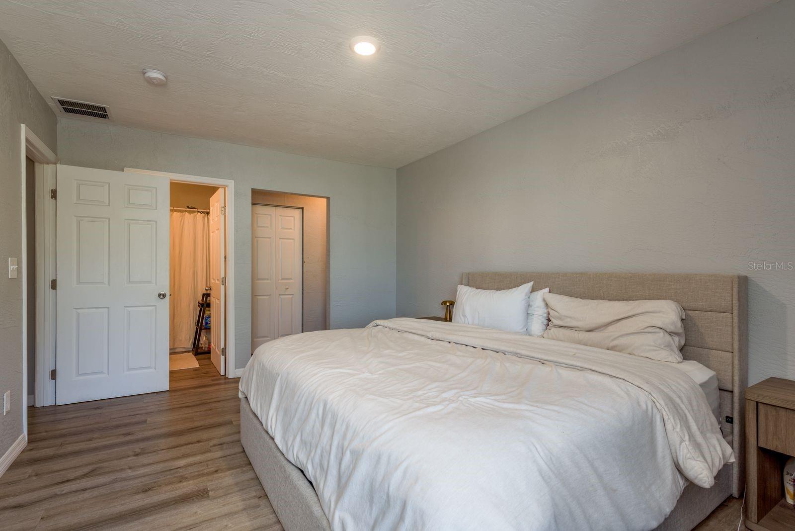 Image 17 of 34 For 876 116th Avenue N 102