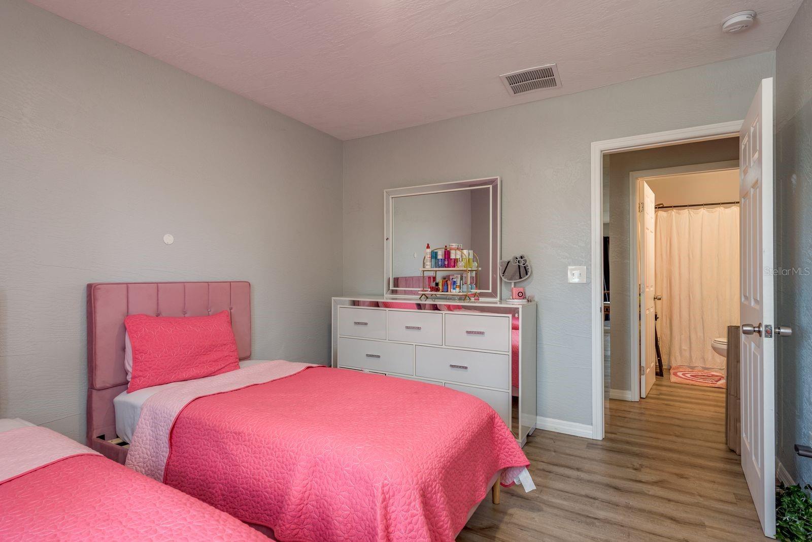 Image 21 of 34 For 876 116th Avenue N 102