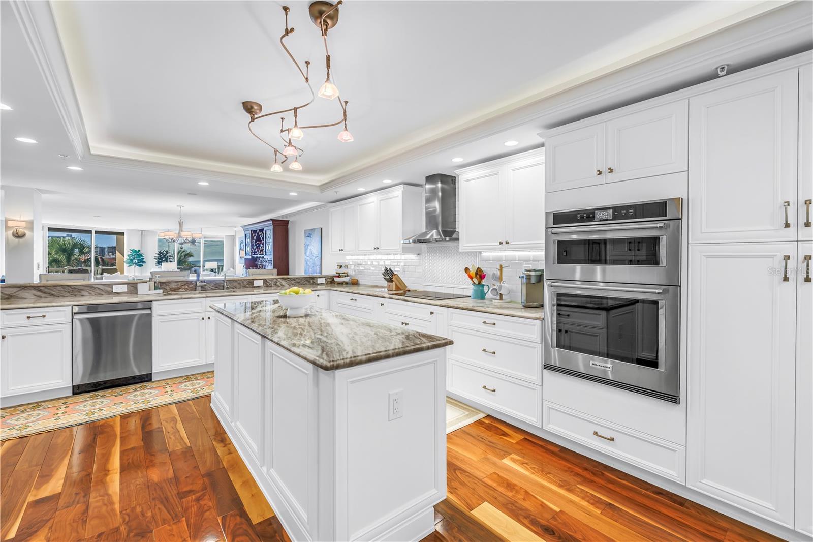 Image 10 of 57 For 6650 Sunset Way  207