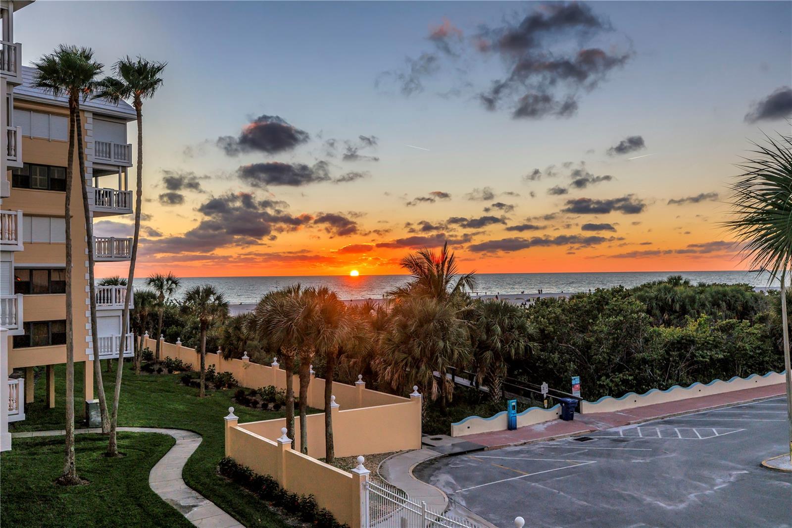 Image 21 of 57 For 6650 Sunset Way  207