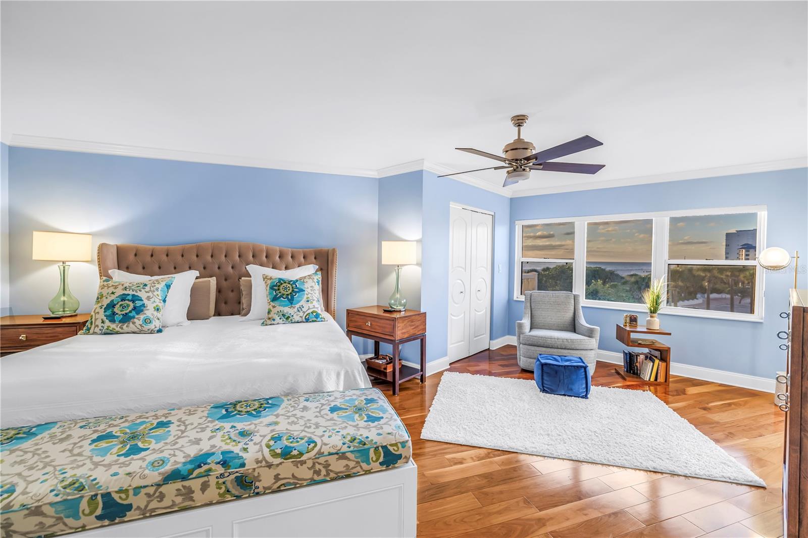 Image 24 of 57 For 6650 Sunset Way  207