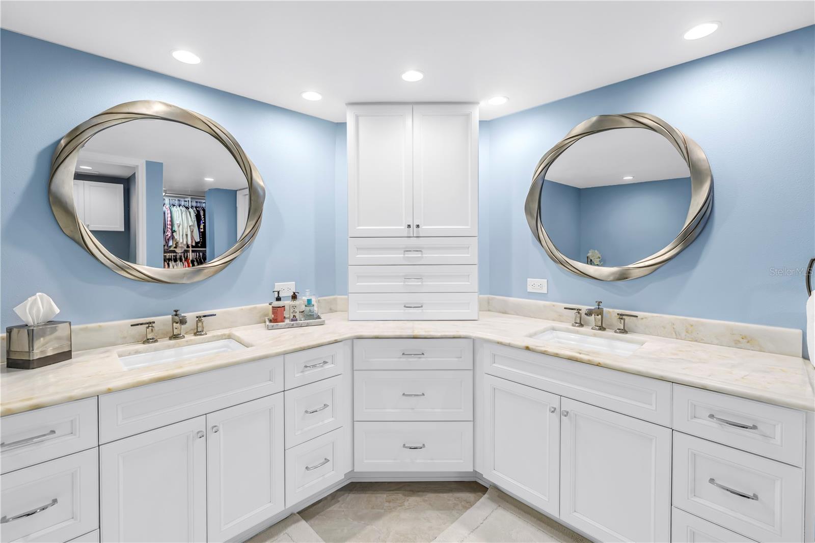 Image 28 of 57 For 6650 Sunset Way  207