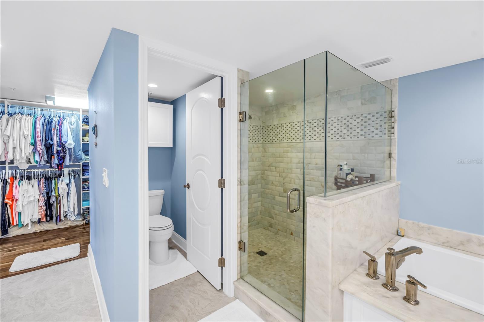 Image 31 of 57 For 6650 Sunset Way  207