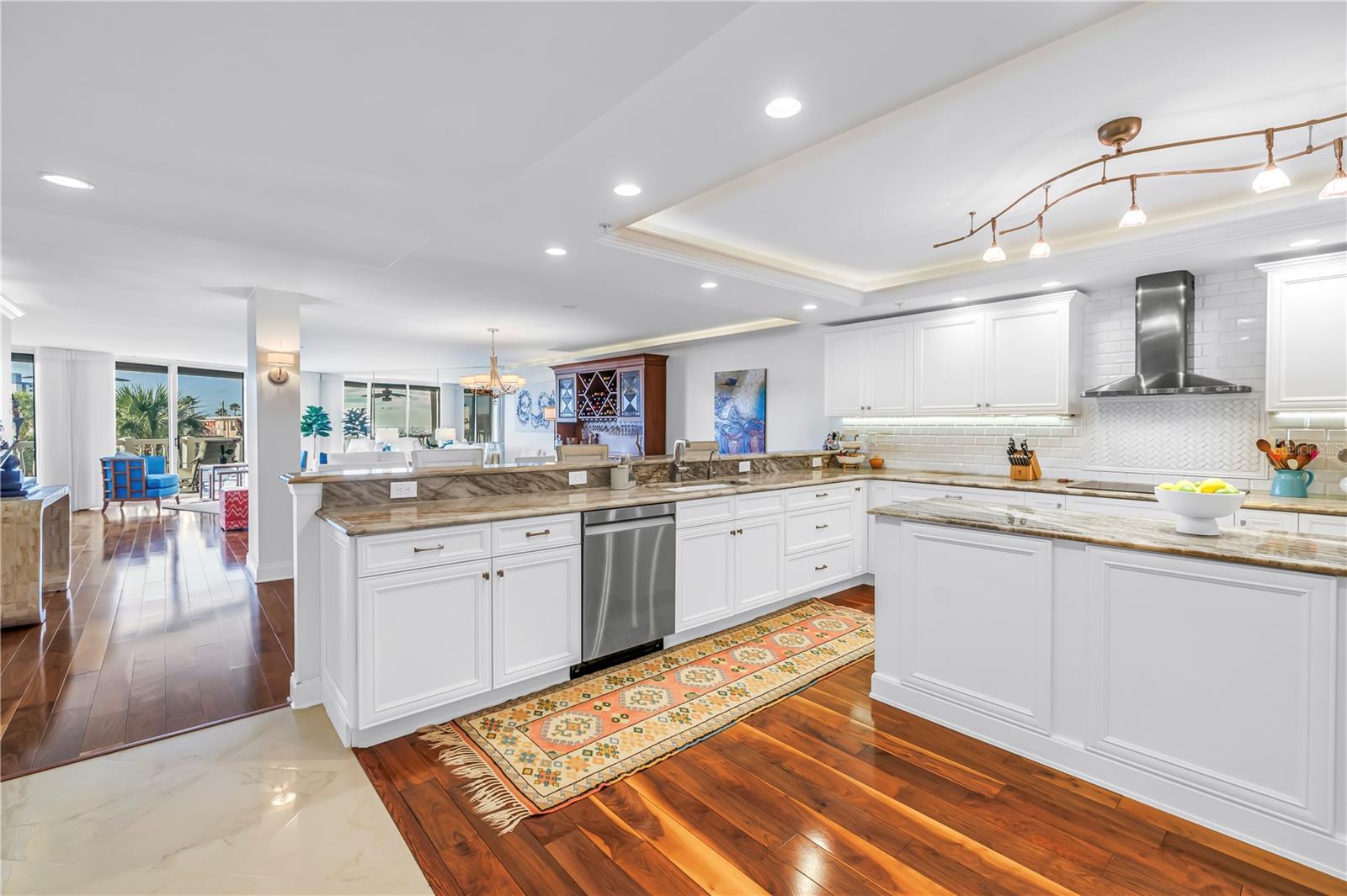 Image 4 of 57 For 6650 Sunset Way  207