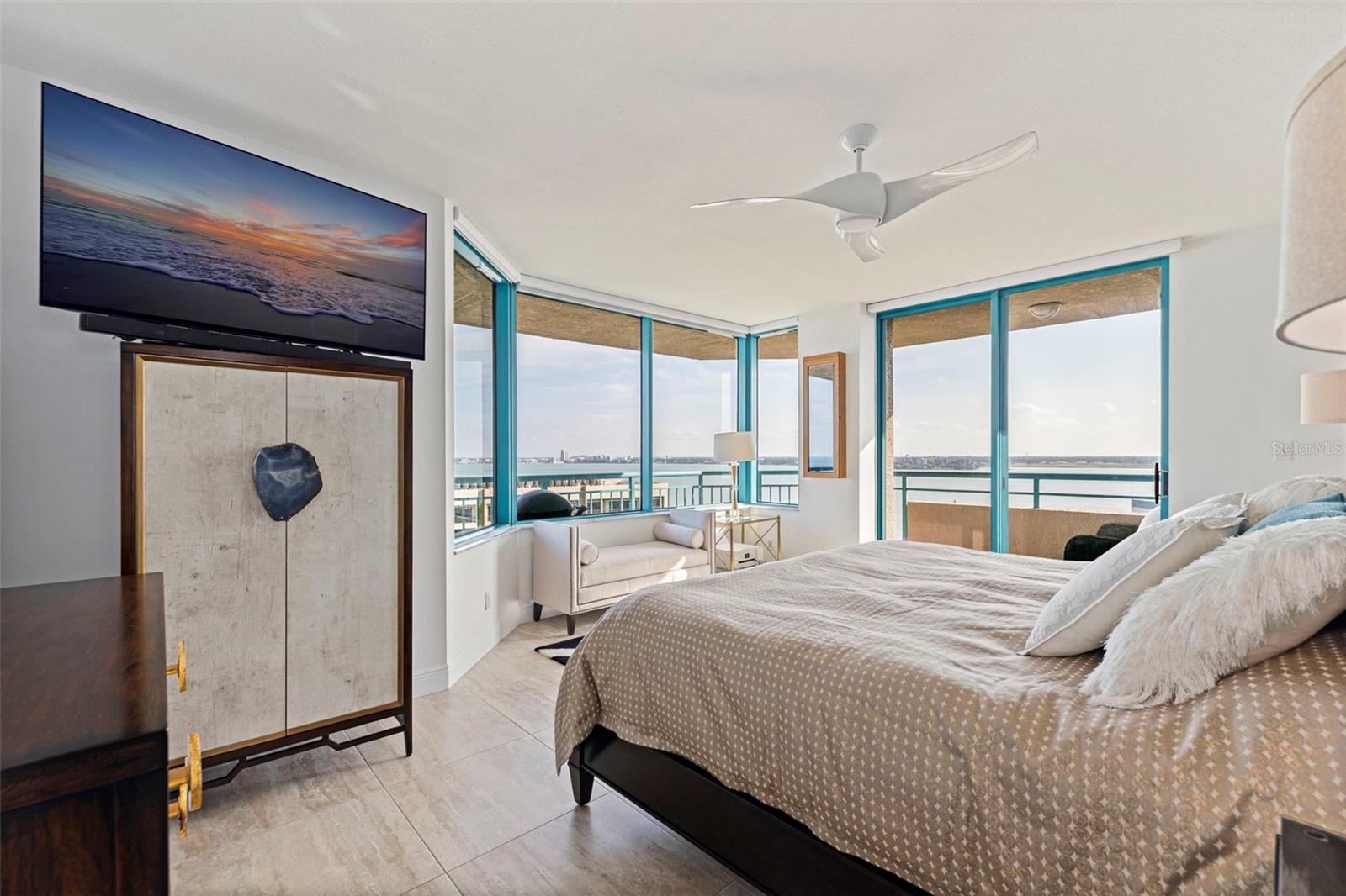 Image 22 of 69 For 1520 Gulf Boulevard 1506