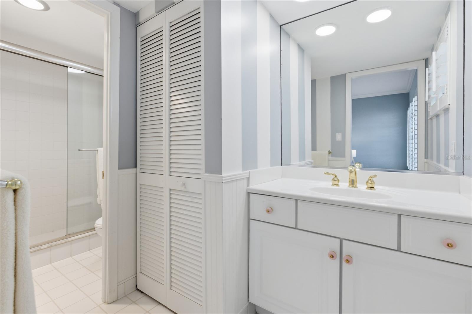 Image 14 of 42 For 4420 Exeter Drive 303