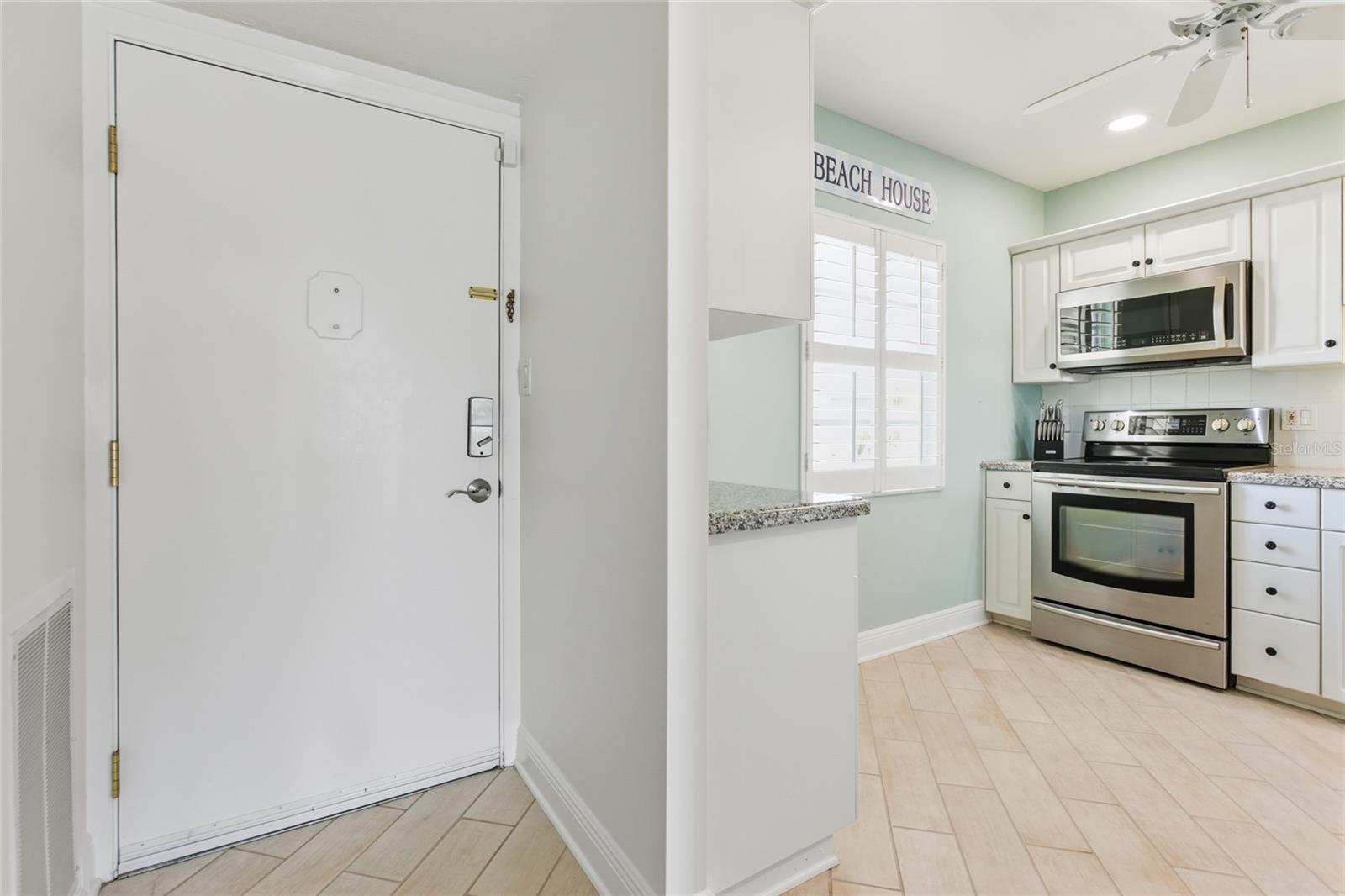 Image 15 of 42 For 4420 Exeter Drive 303