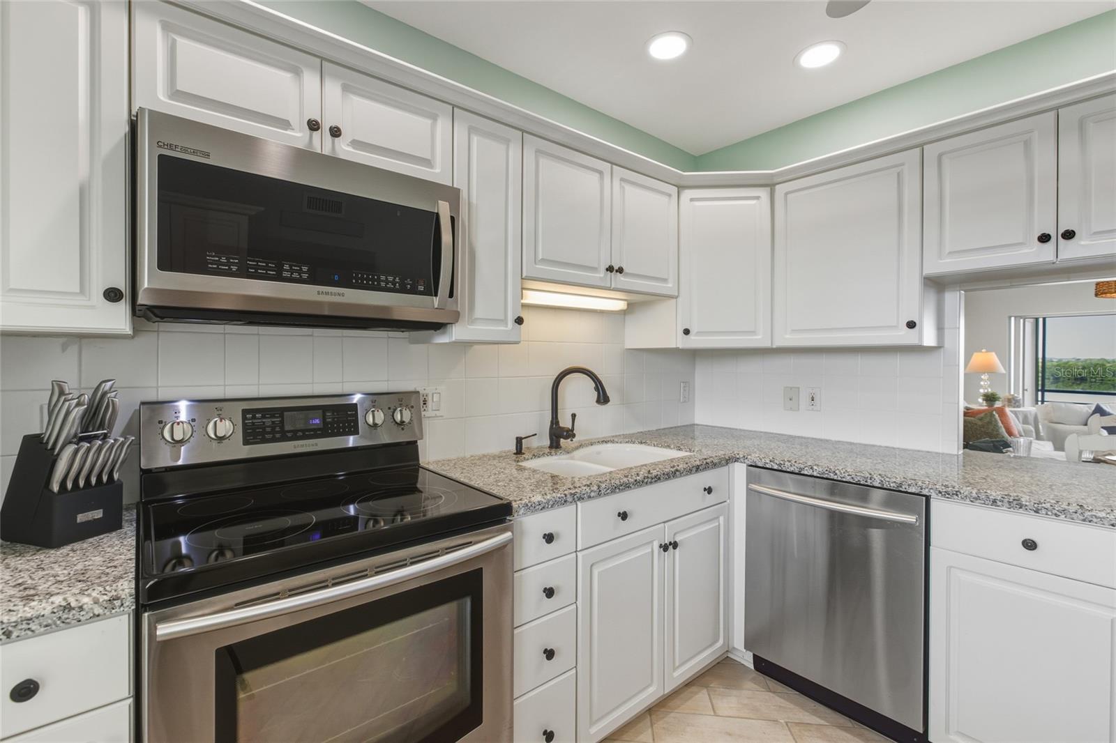 Image 17 of 42 For 4420 Exeter Drive 303