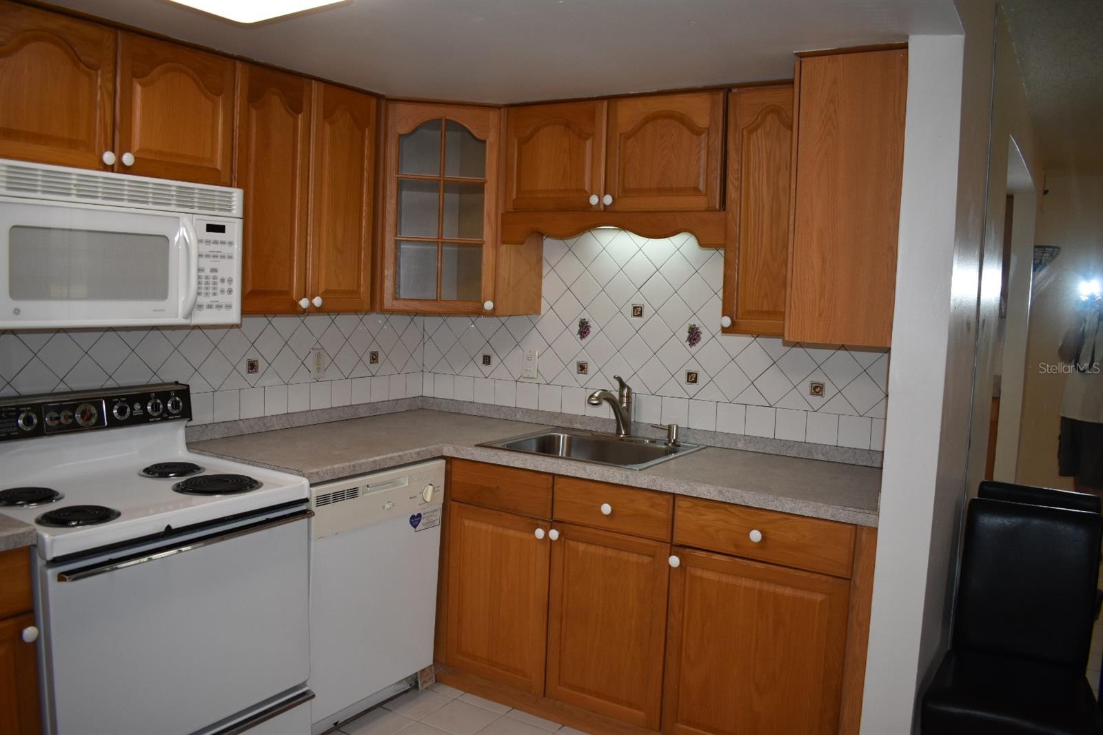 Image 3 of 58 For 7701 Starkey Road 313