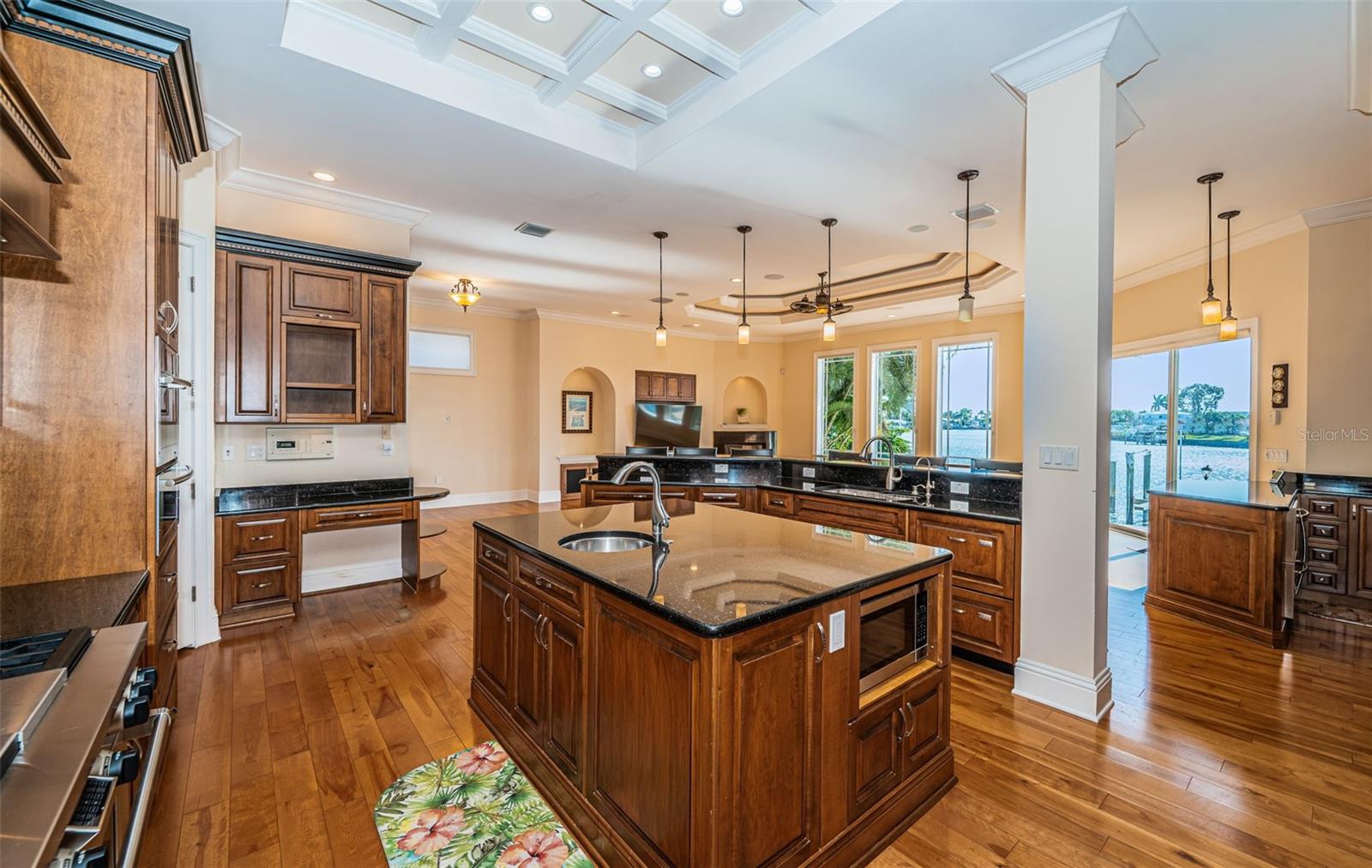 Image 18 of 76 For 7986 9th Avenue S