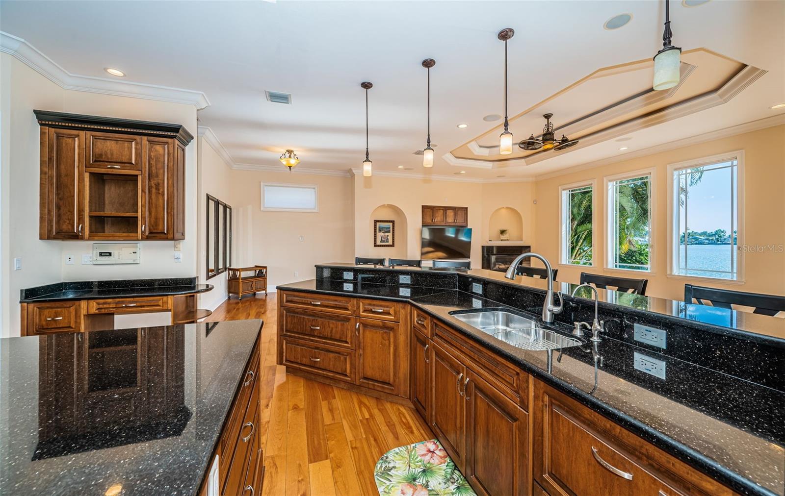 Image 19 of 76 For 7986 9th Avenue S