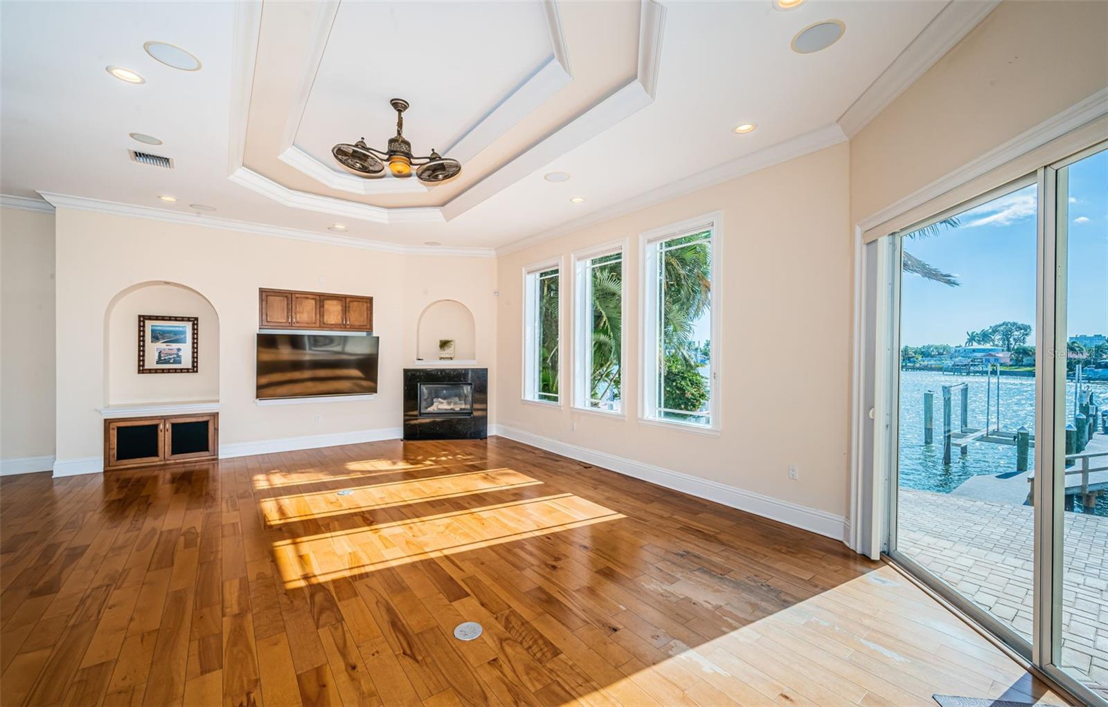 Image 23 of 76 For 7986 9th Avenue S