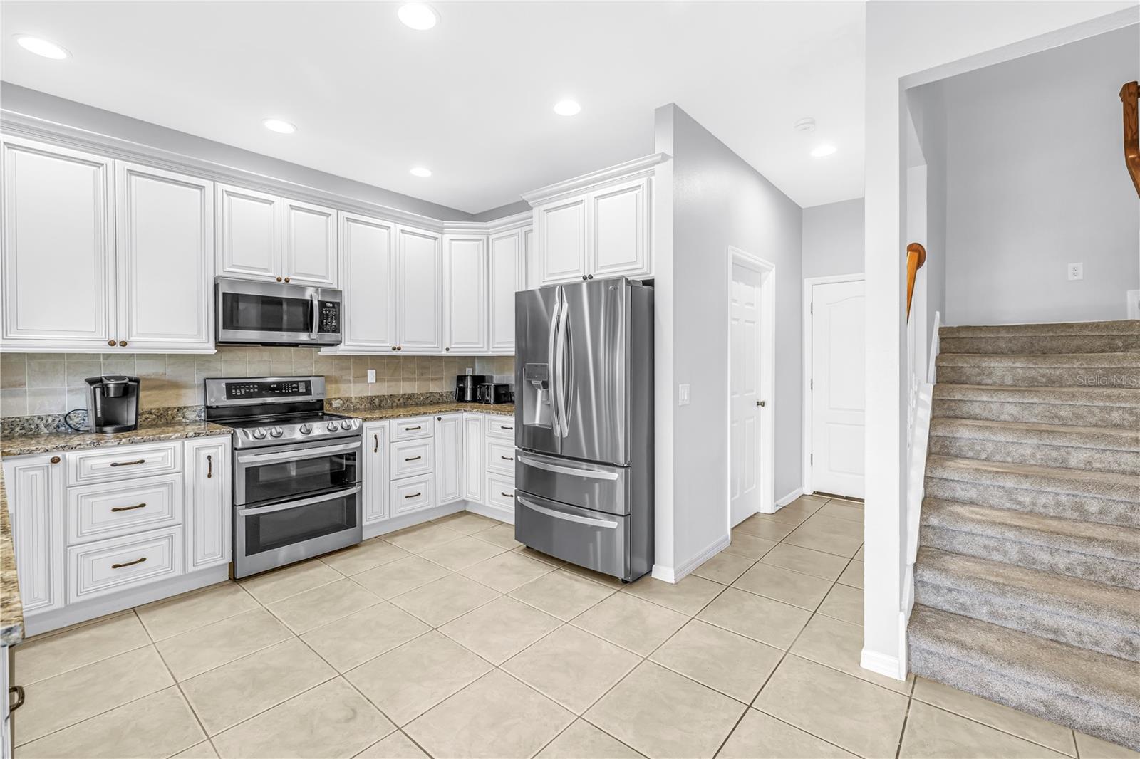 Image 21 of 74 For 22554 Cliffside Way