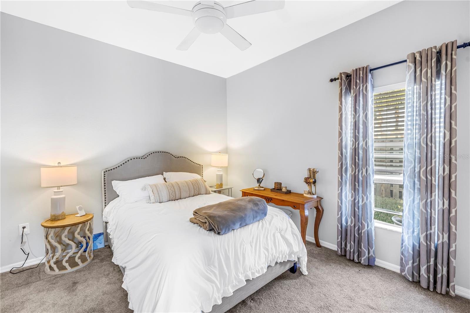 Image 27 of 74 For 22554 Cliffside Way