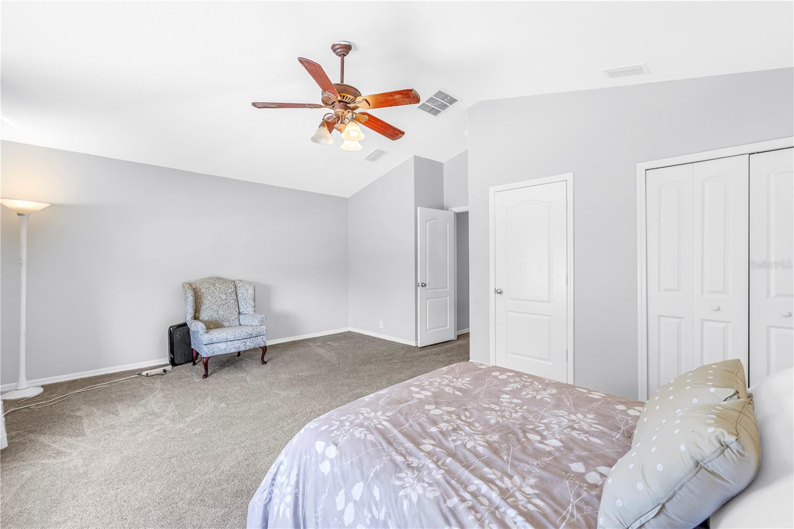 Image 32 of 74 For 22554 Cliffside Way