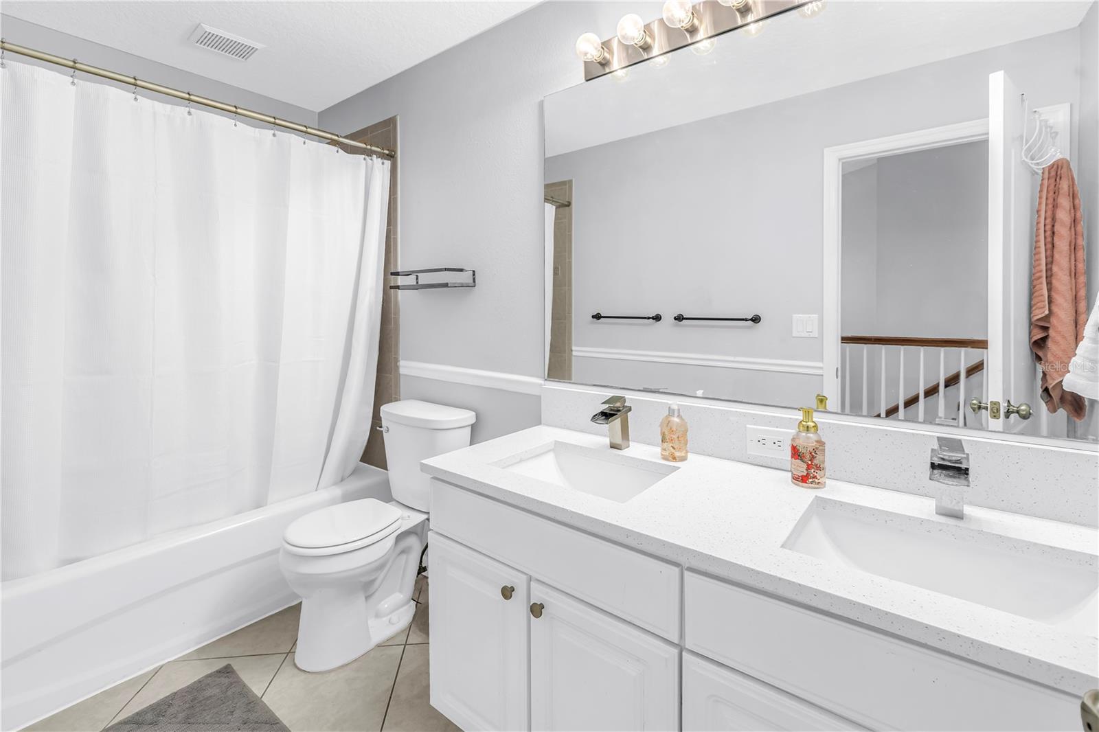 Image 33 of 74 For 22554 Cliffside Way