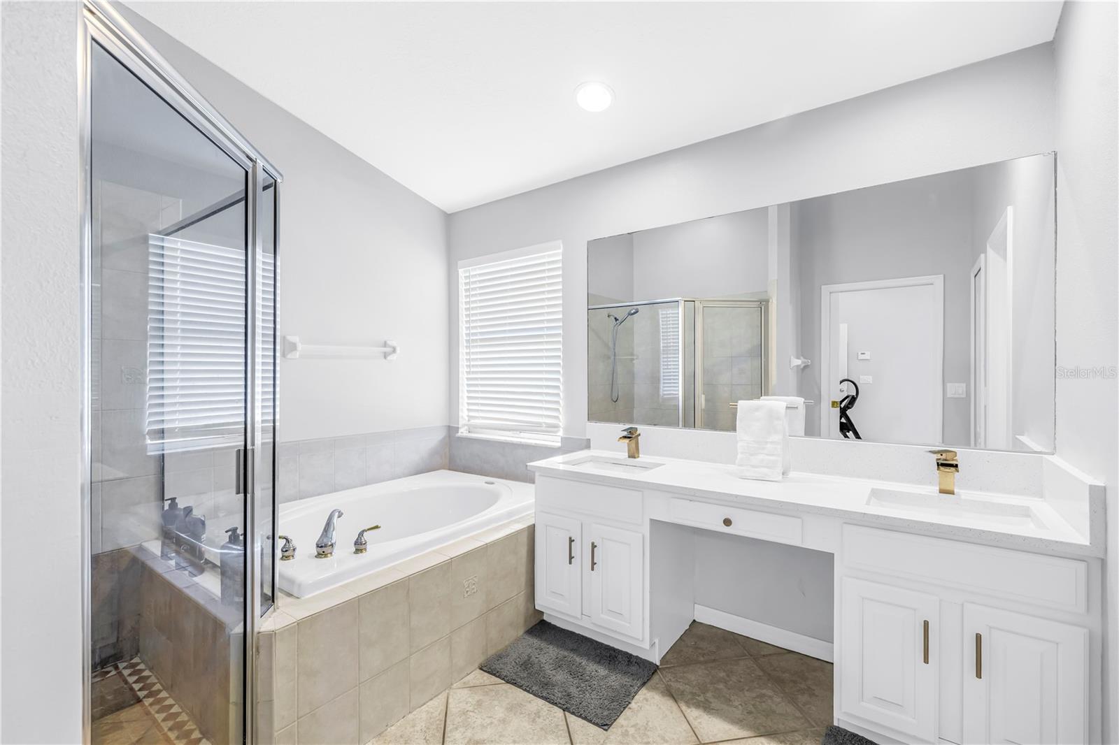 Image 37 of 74 For 22554 Cliffside Way