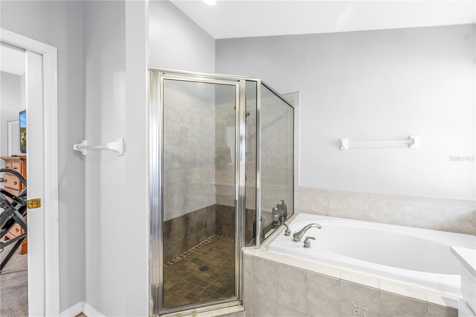 Image 38 of 74 For 22554 Cliffside Way