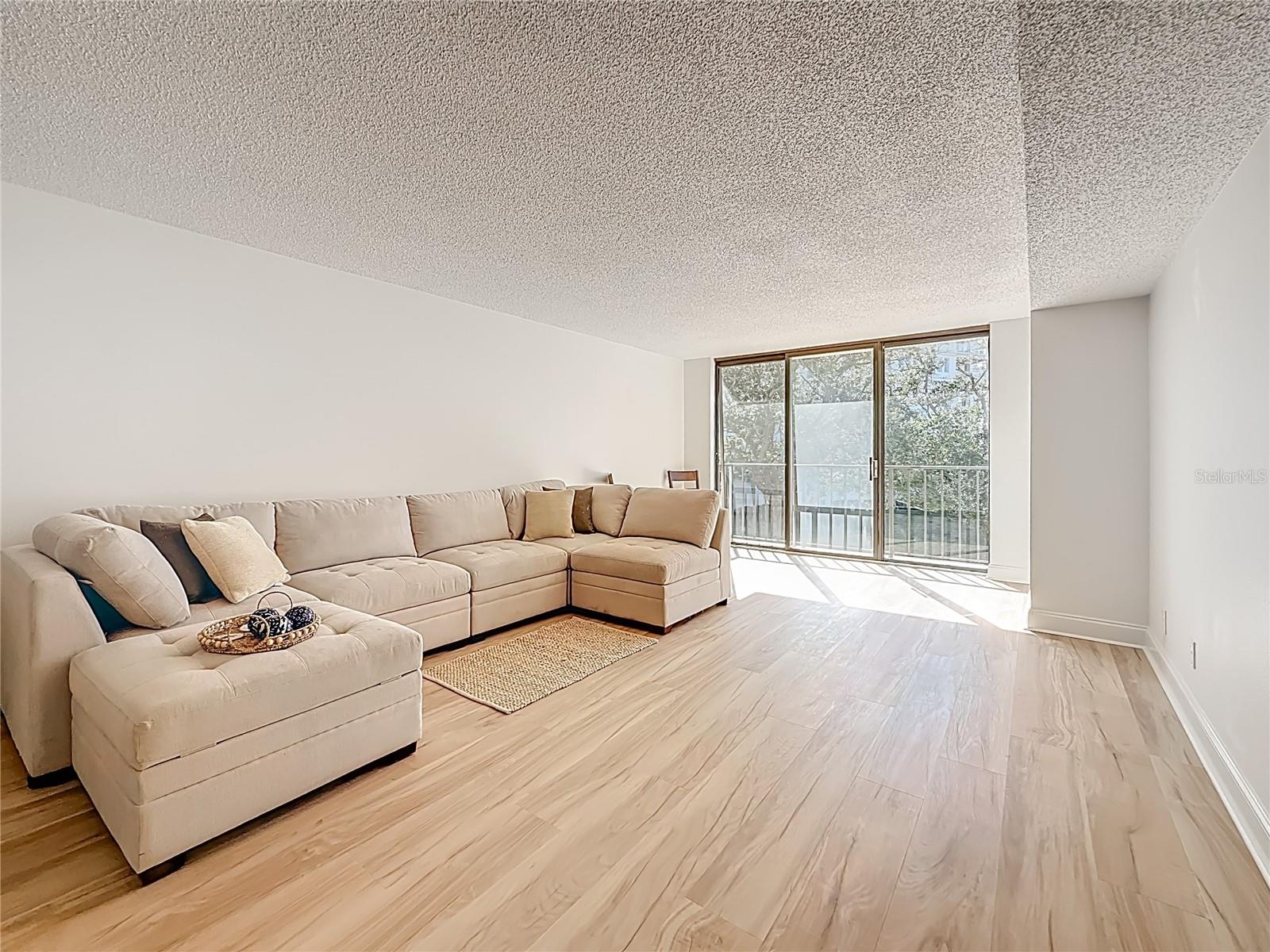 Image 18 of 54 For 220 Belleview Boulevard 412