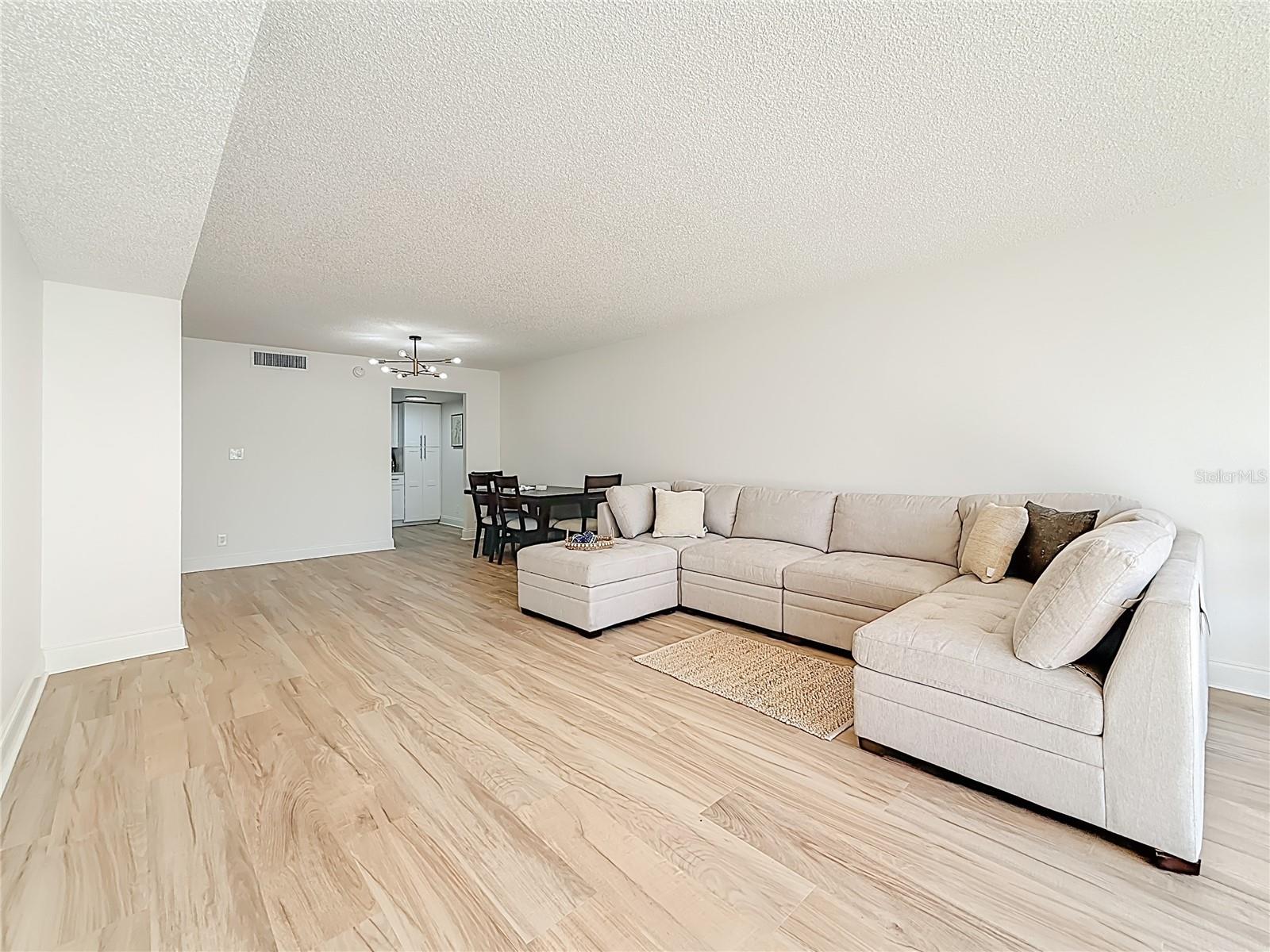 Image 19 of 54 For 220 Belleview Boulevard 412