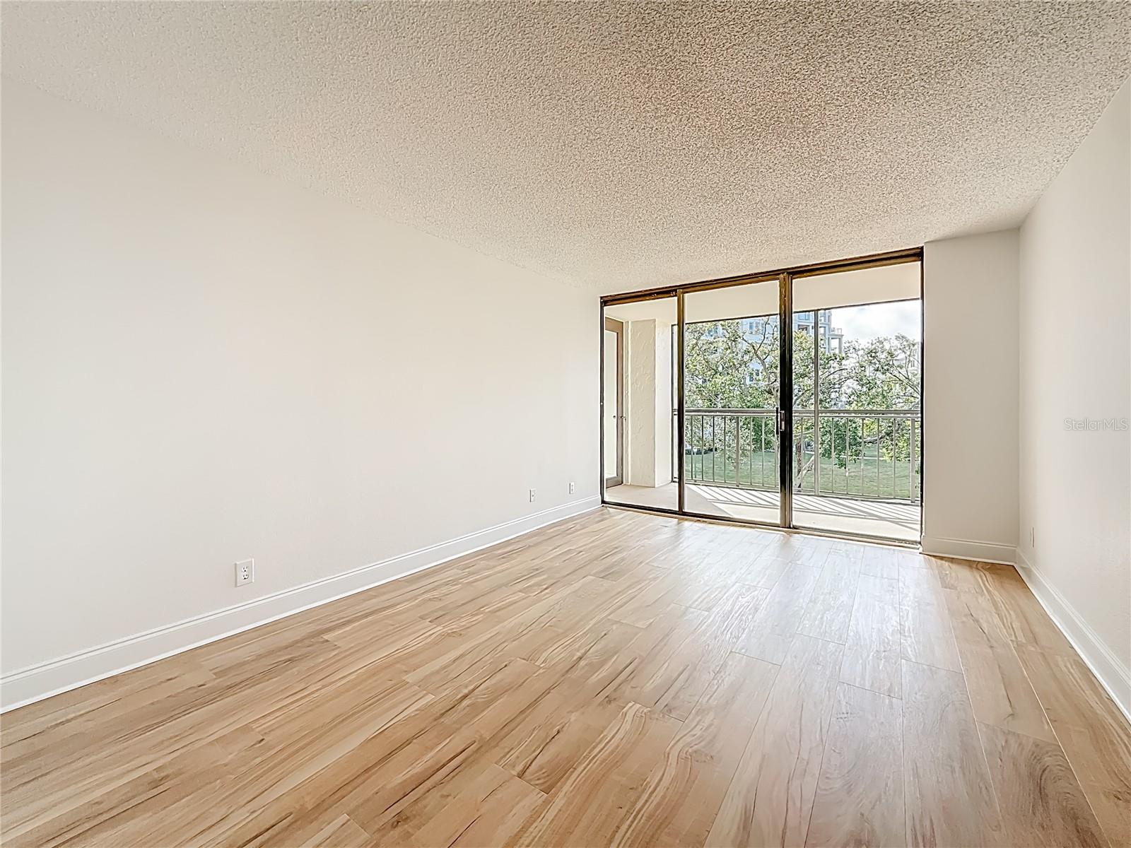 Image 23 of 54 For 220 Belleview Boulevard 412