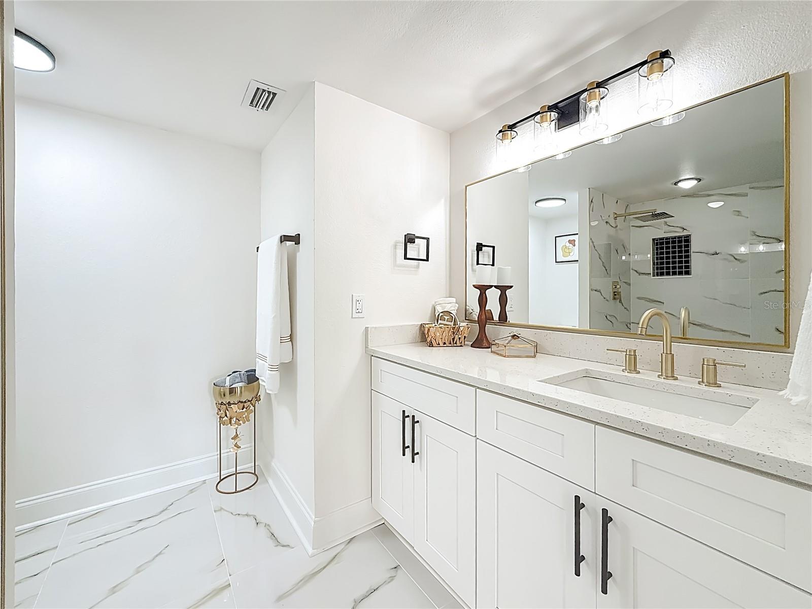 Image 26 of 54 For 220 Belleview Boulevard 412