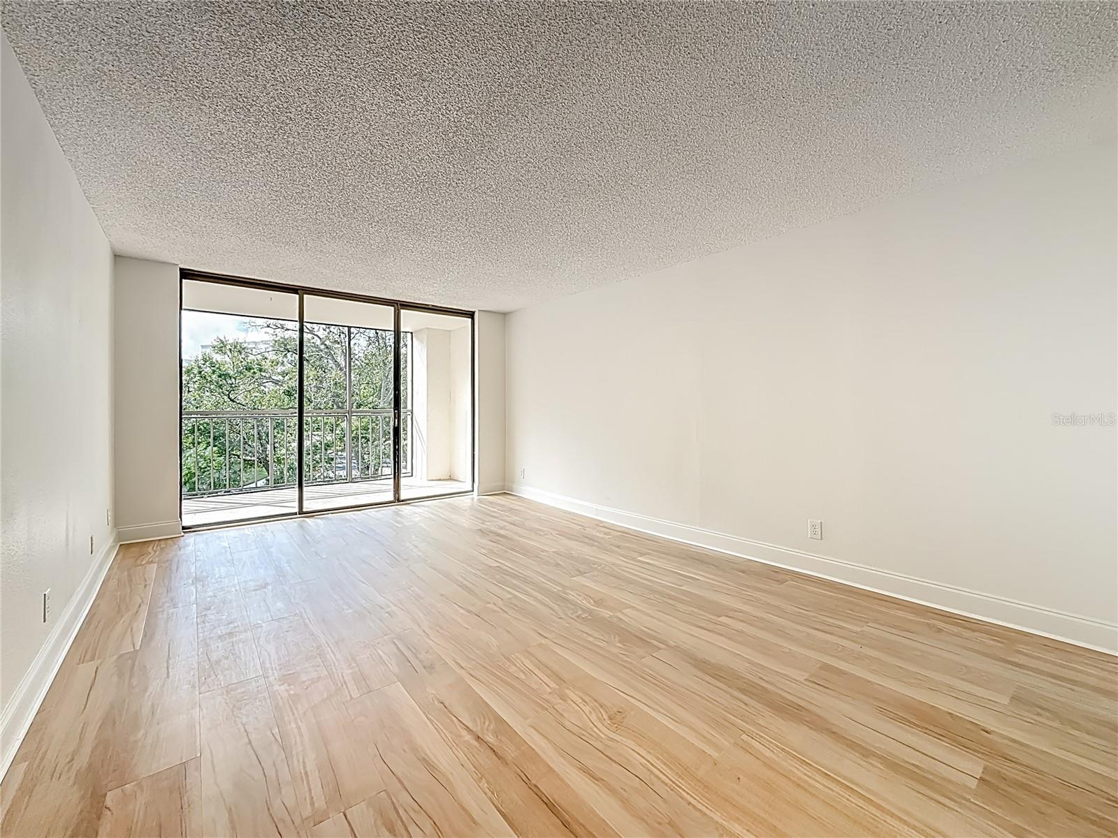 Image 33 of 54 For 220 Belleview Boulevard 412