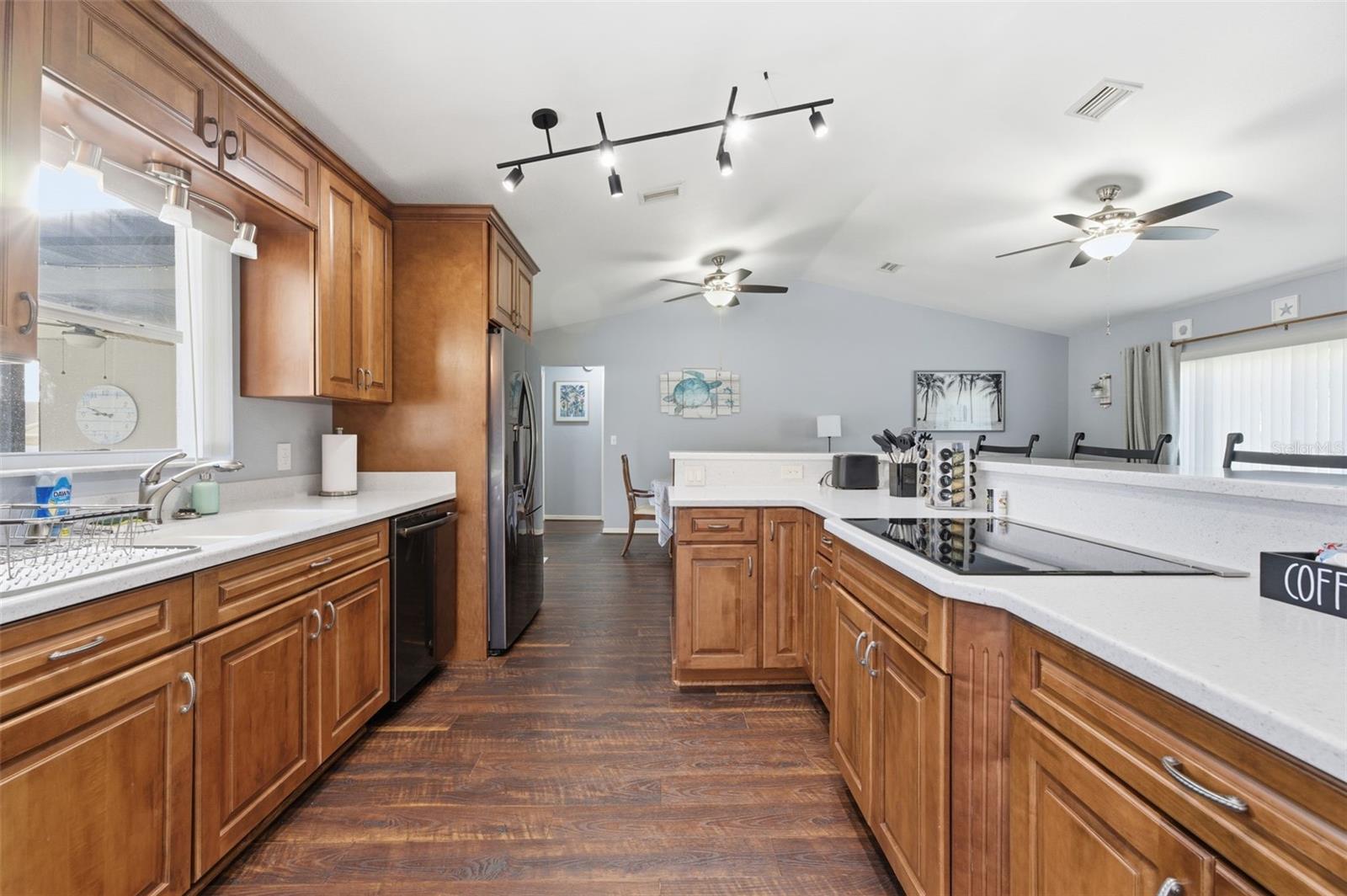 Image 33 of 54 For 10448 Utah Street