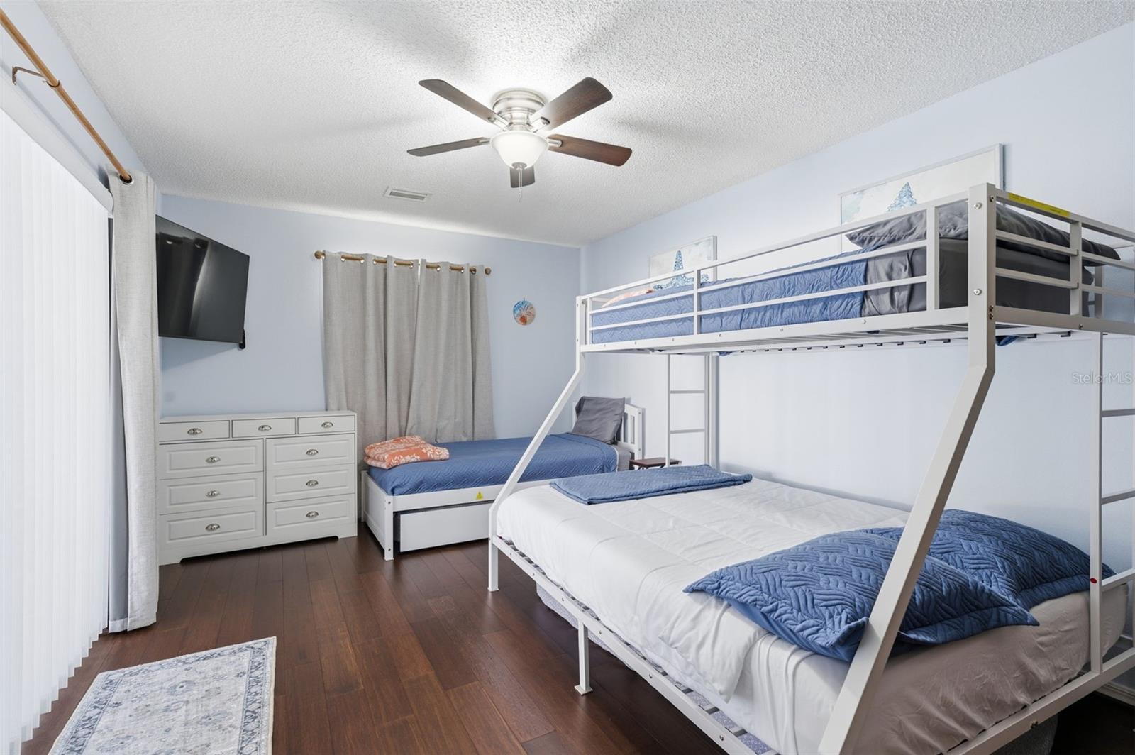 Image 37 of 54 For 10448 Utah Street