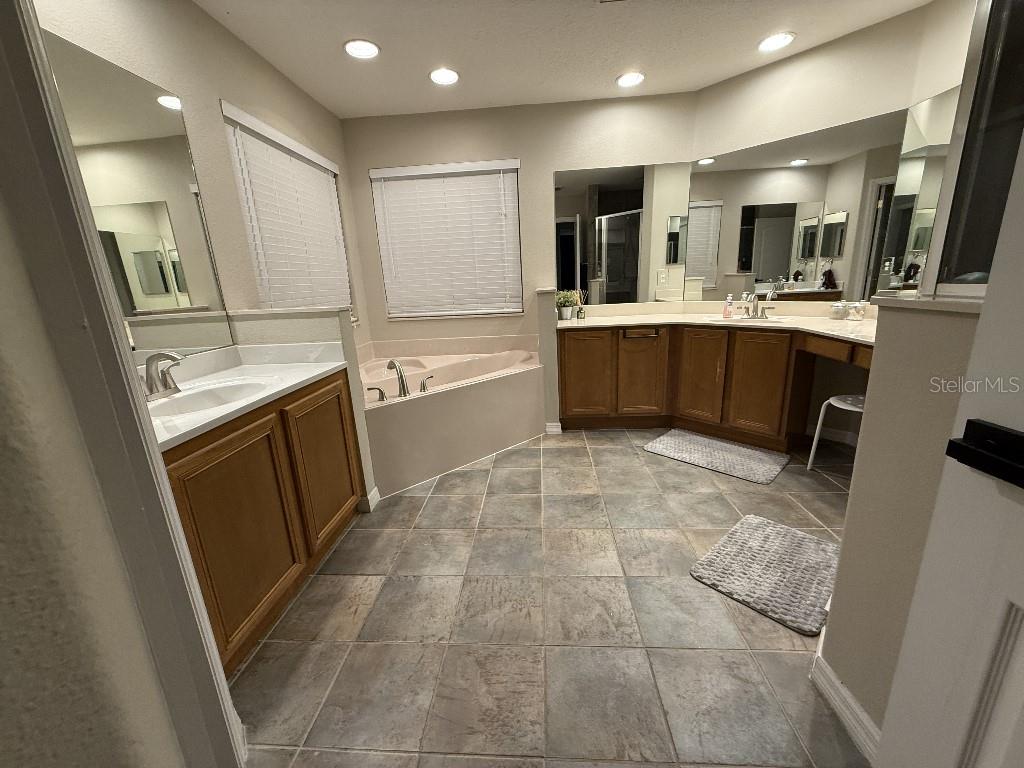 Image 10 of 40 For 4934 Oakway Drive