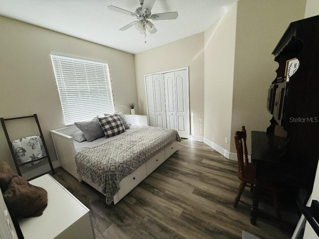 Image 25 of 40 For 4934 Oakway Drive