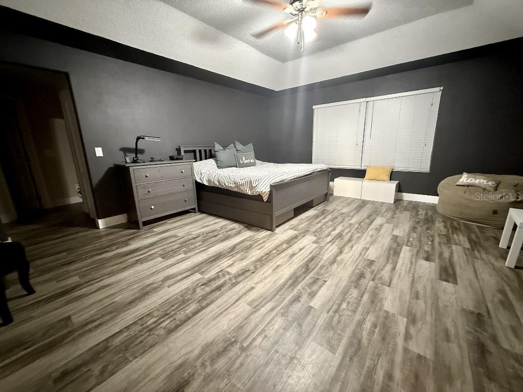 Image 32 of 40 For 4934 Oakway Drive