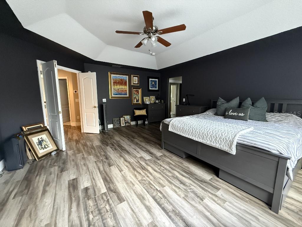 Image 33 of 40 For 4934 Oakway Drive