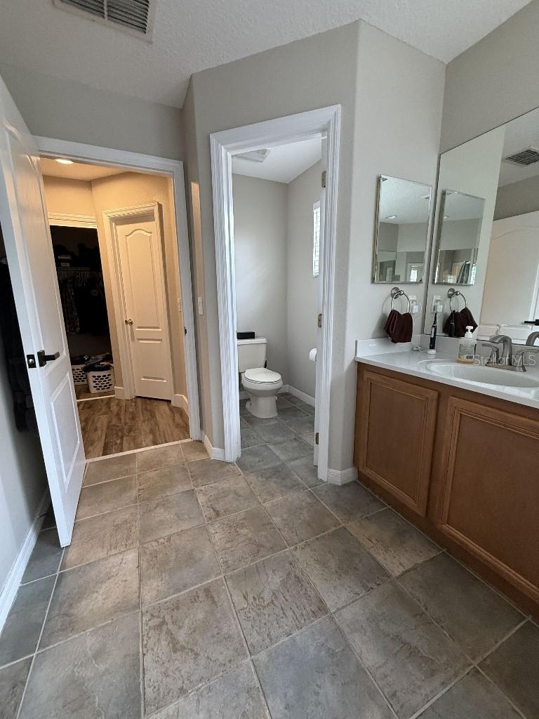 Image 36 of 40 For 4934 Oakway Drive