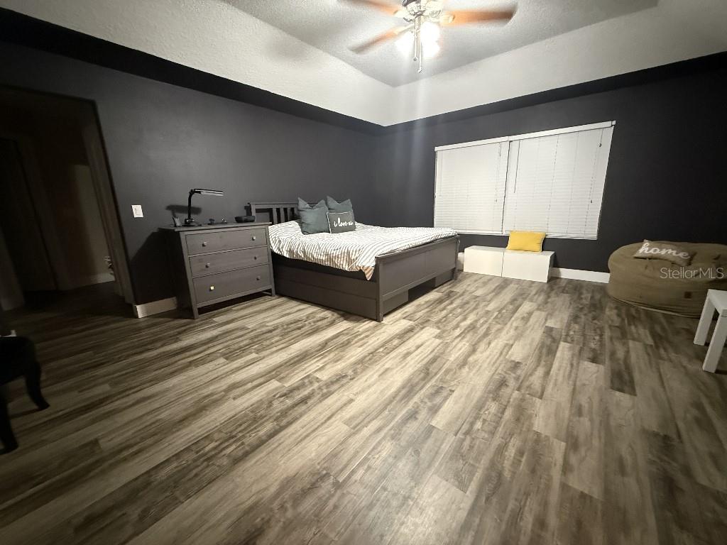 Image 9 of 40 For 4934 Oakway Drive