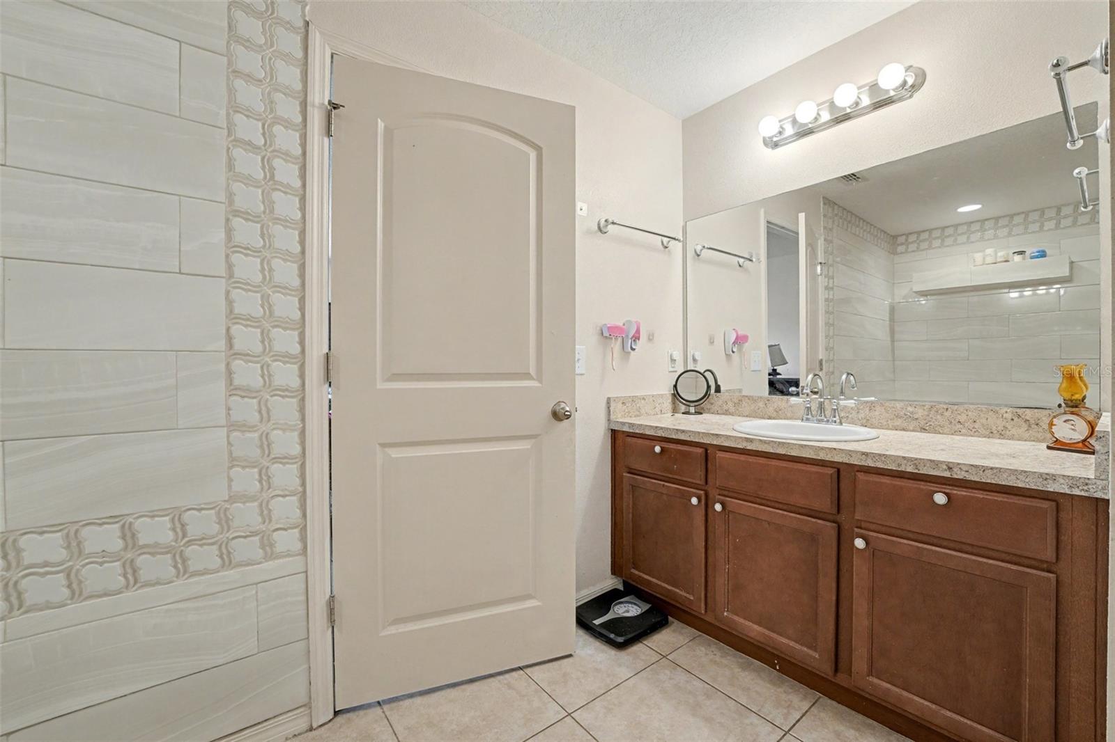 Image 16 of 36 For 5630 Elsinore Way