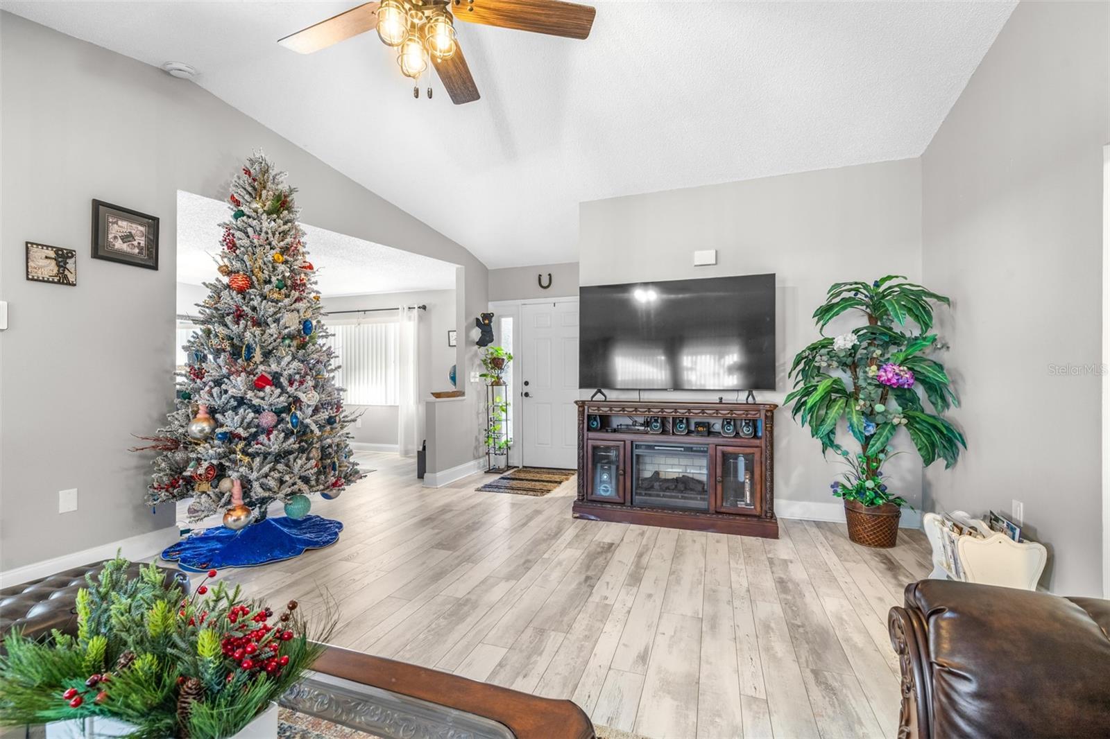 Image 14 of 49 For 7825 Glascow Drive