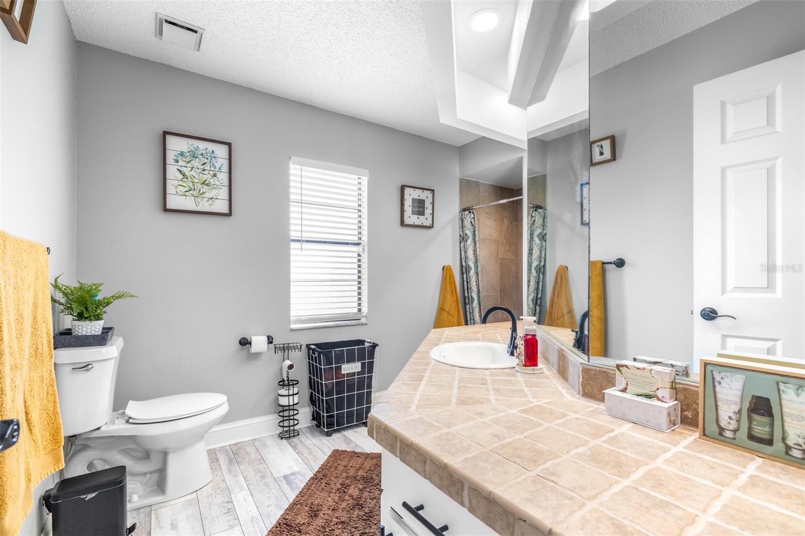 Image 25 of 49 For 7825 Glascow Drive