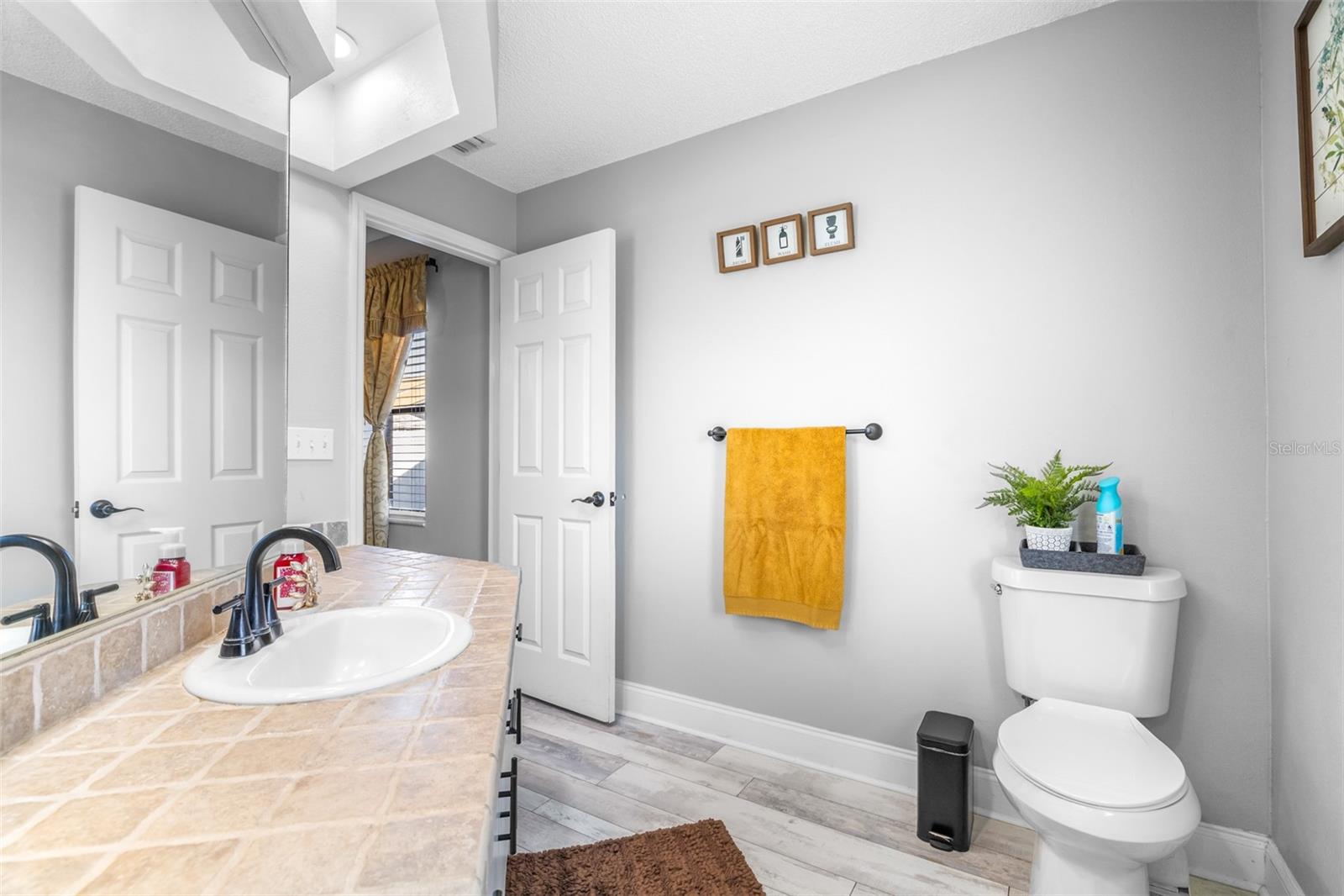 Image 26 of 49 For 7825 Glascow Drive