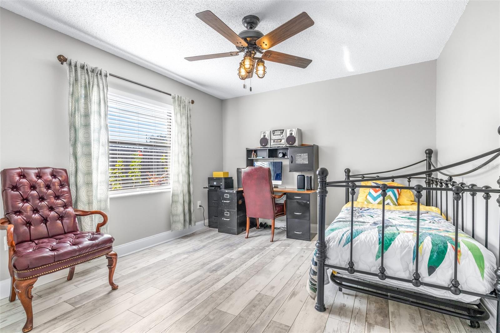 Image 32 of 49 For 7825 Glascow Drive