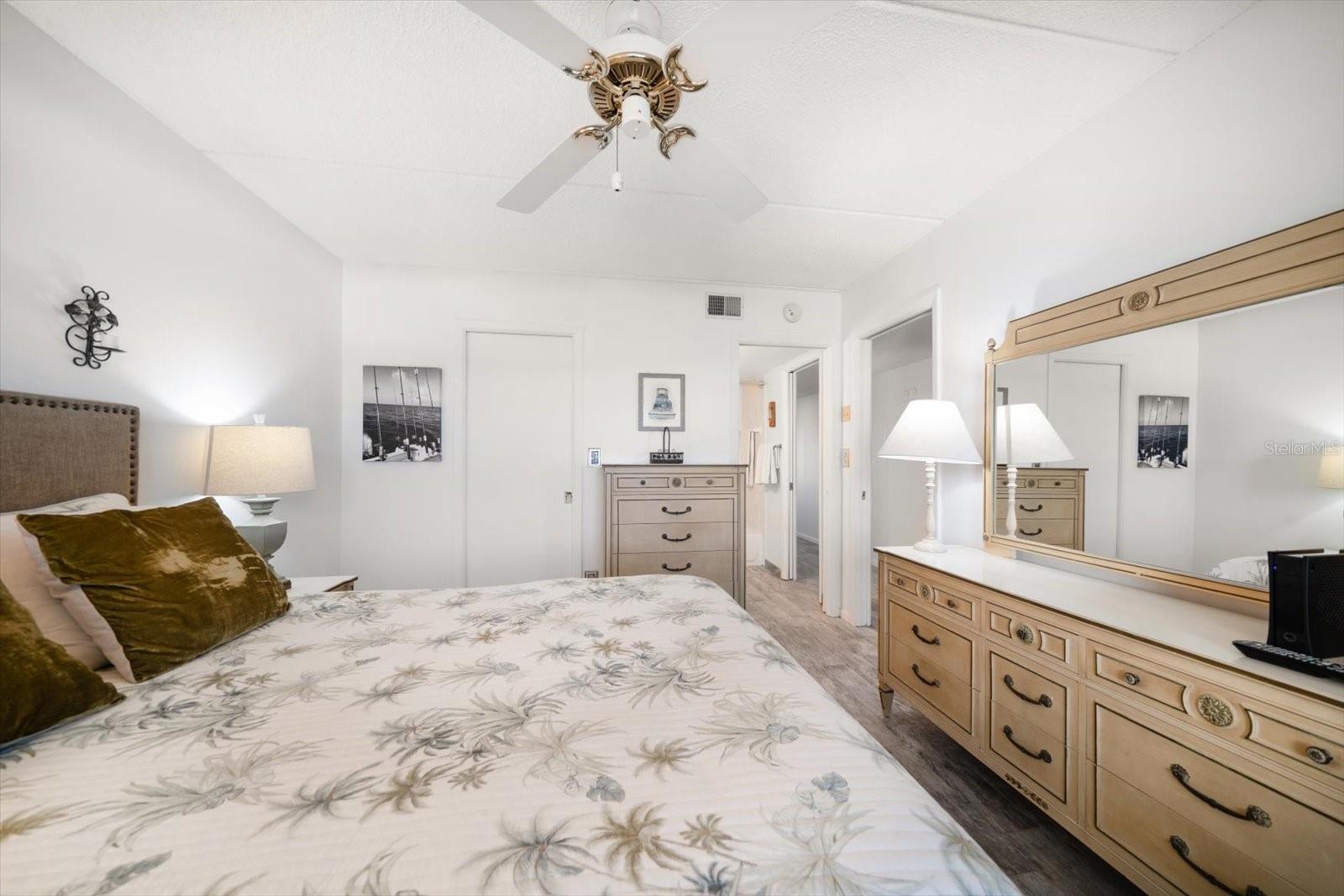 Image 18 of 39 For 9815 Harrell Avenue 503