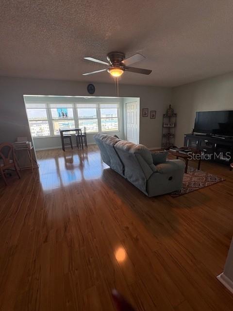 Image 10 of 19 For 6025 Shore Boulevard S 610