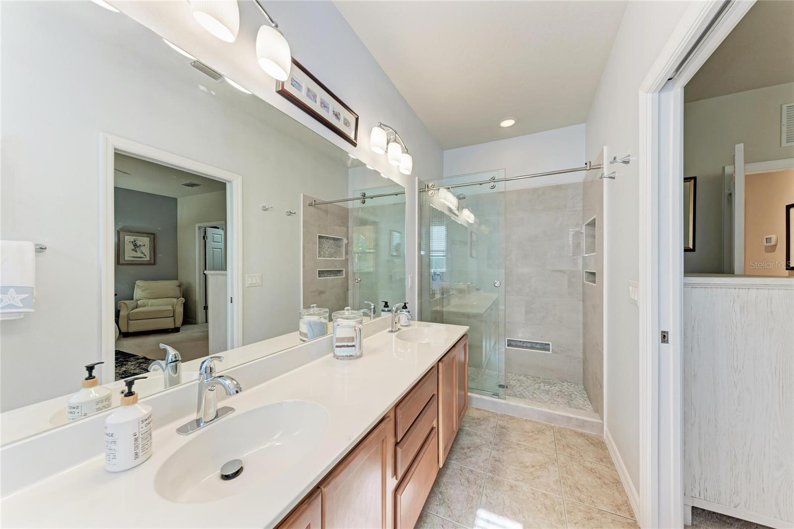 Image 21 of 35 For 3810 82nd Avenue Circle E 106