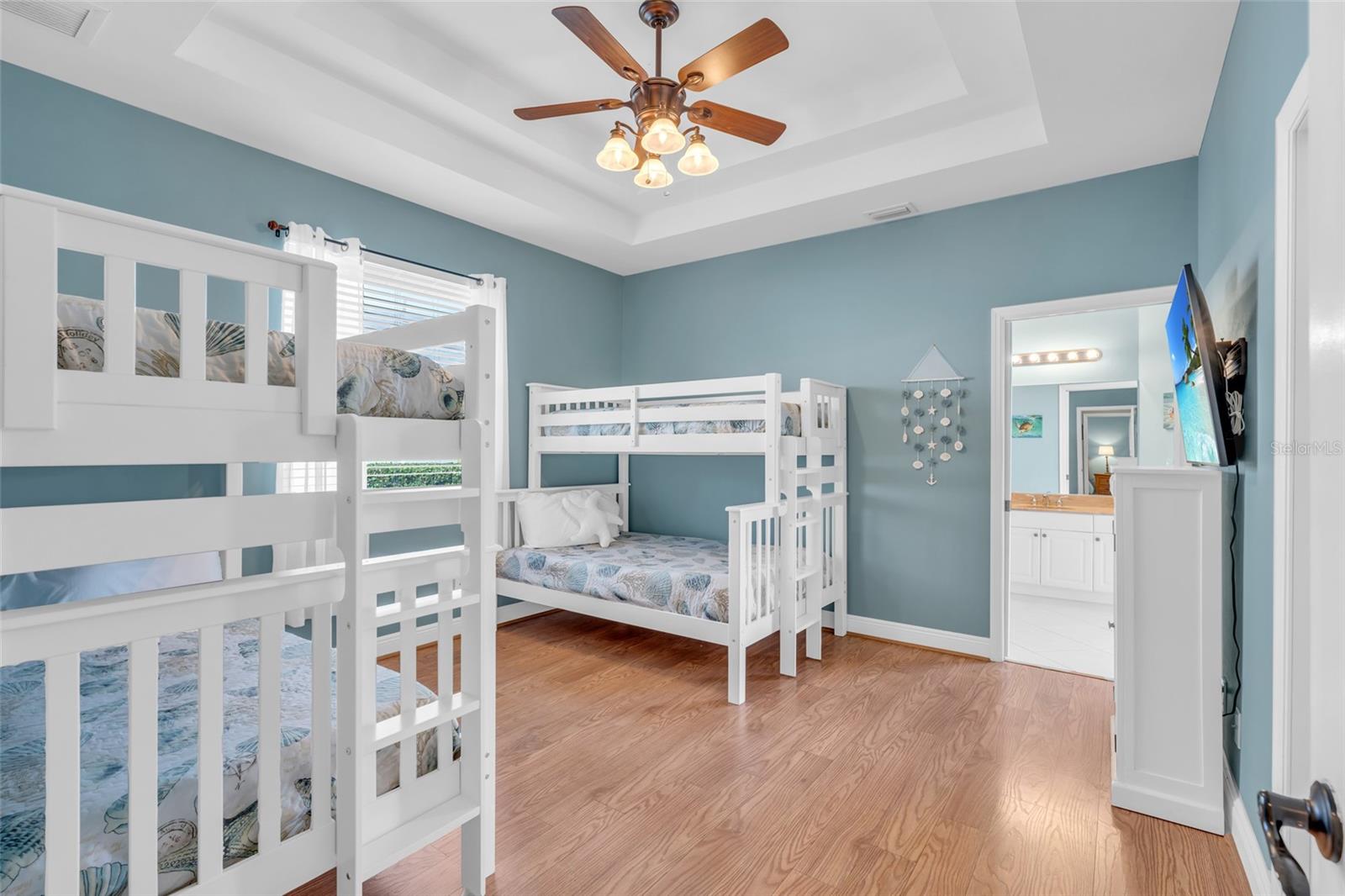 Image 33 of 50 For 2705 32nd Lane