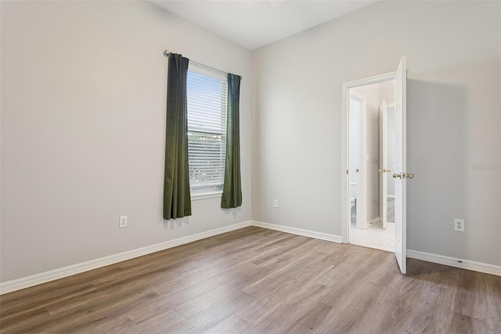 Image 13 of 25 For 5206 Reflections Boulevard