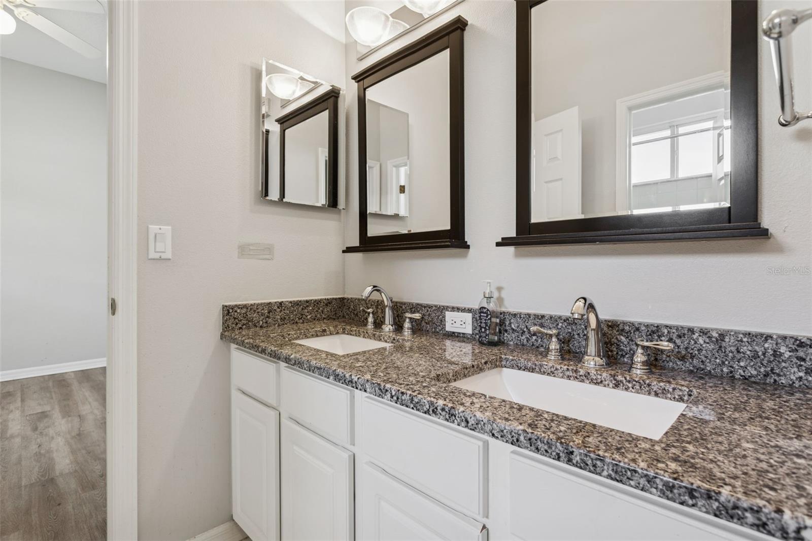 Image 14 of 25 For 5206 Reflections Boulevard