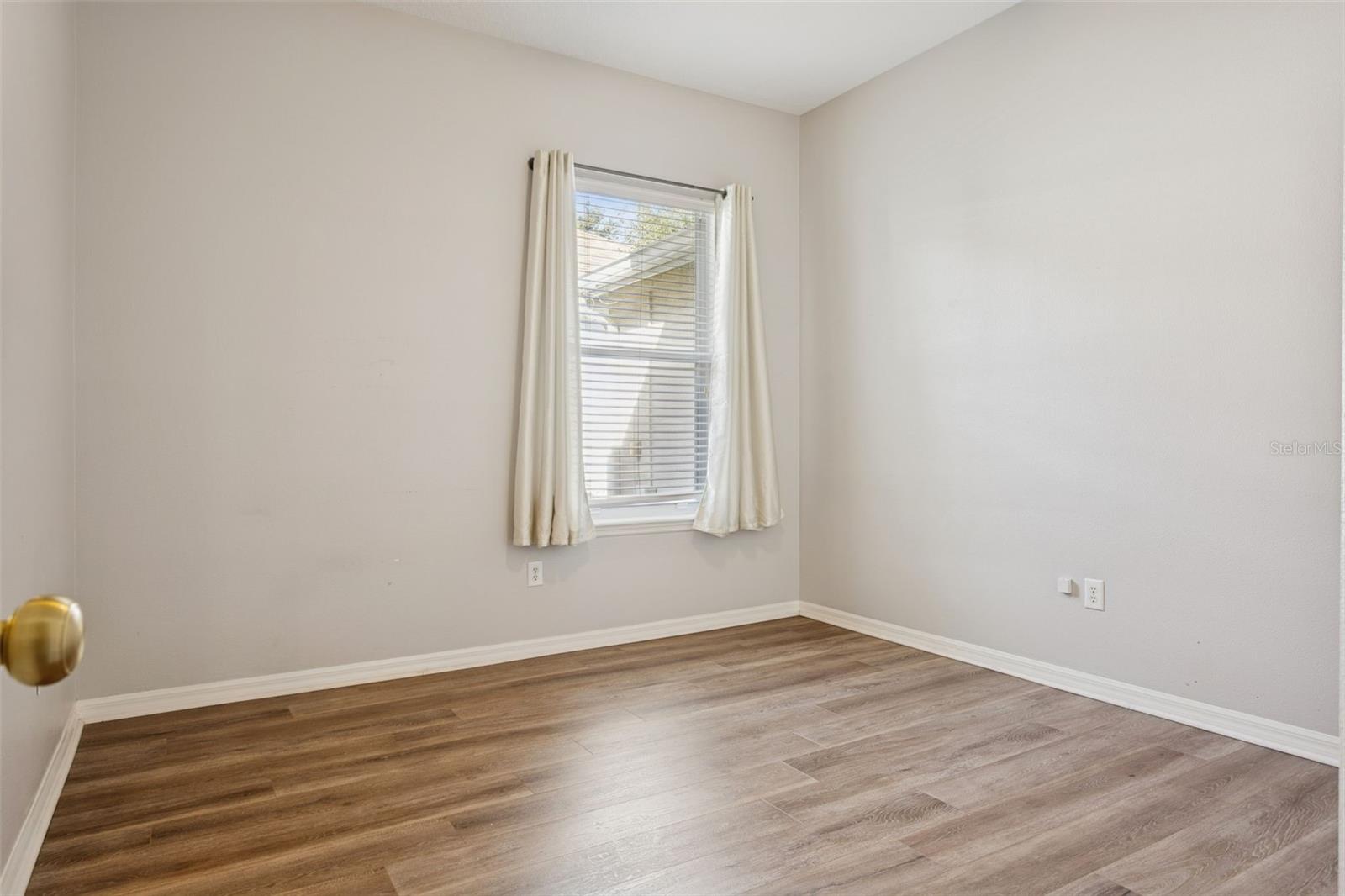 Image 16 of 25 For 5206 Reflections Boulevard