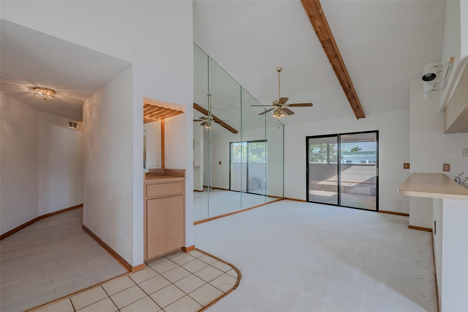 Listing photo id 8 for 337 7th Avenue N