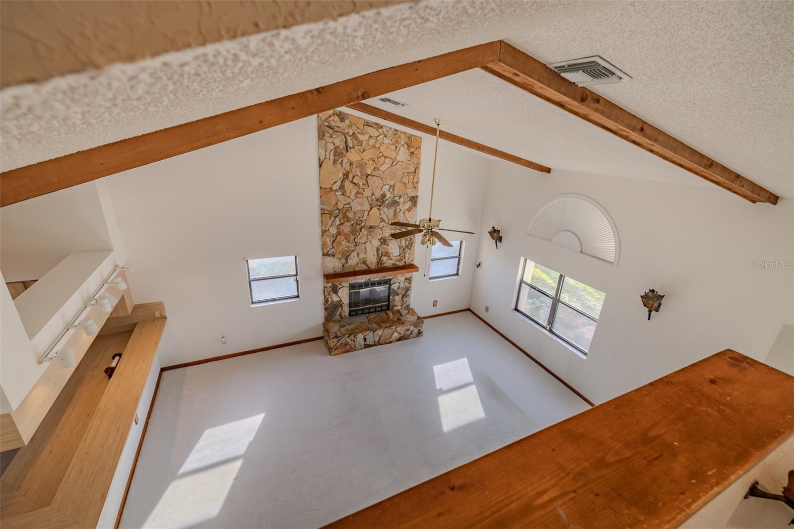 Listing photo id 9 for 337 7th Avenue N