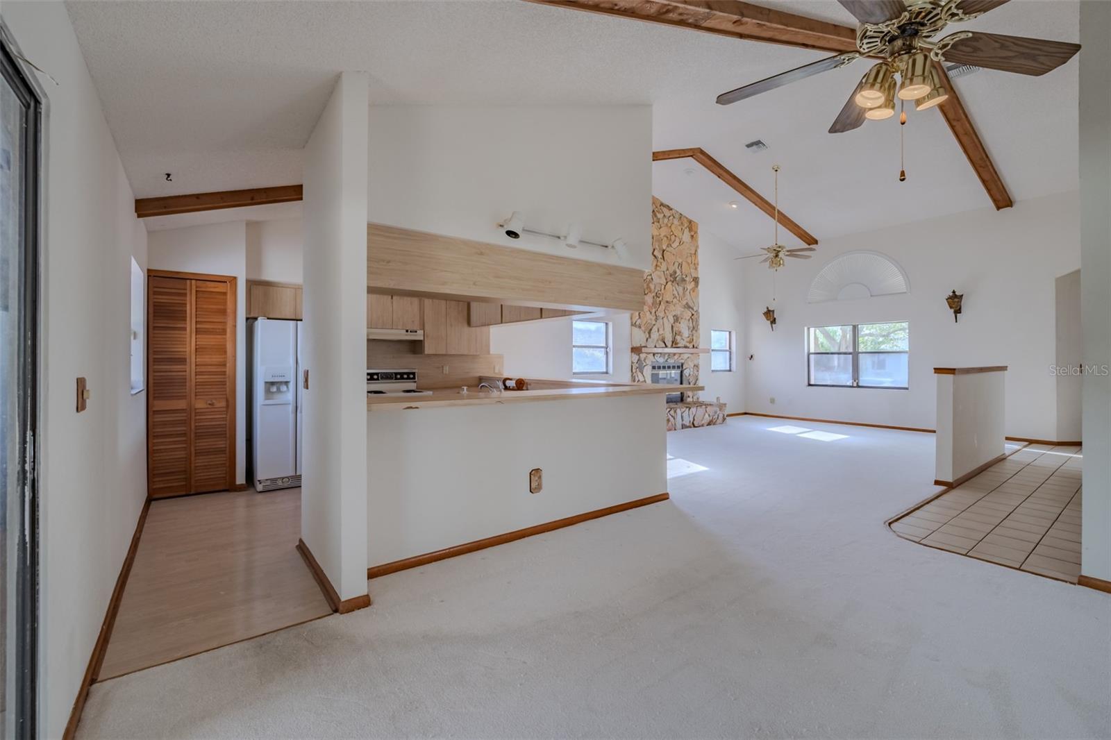 Listing photo id 12 for 337 7th Avenue N